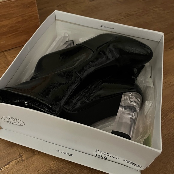 STEVE MADDEN shiny faux leather boots - Picture 3 of 3